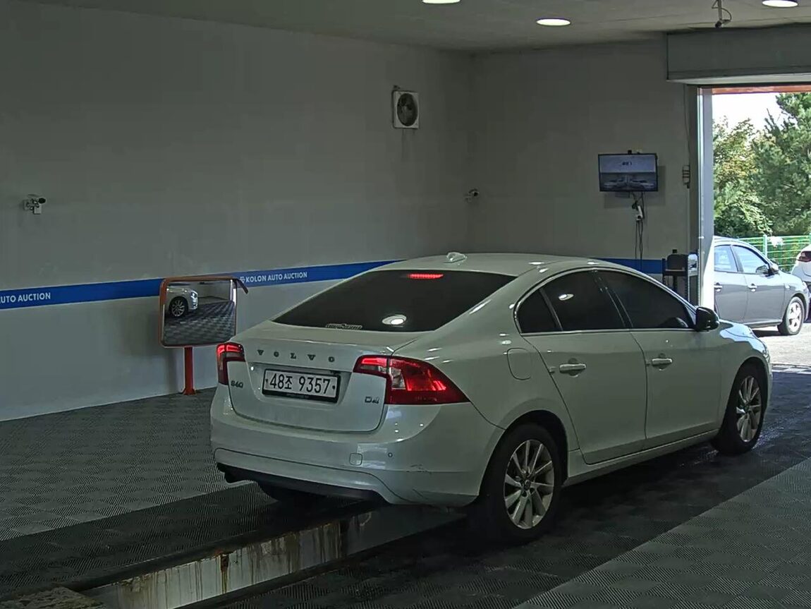 VOLVO S60 (2ND GEN) D2 2015 - zdjęcie 5
