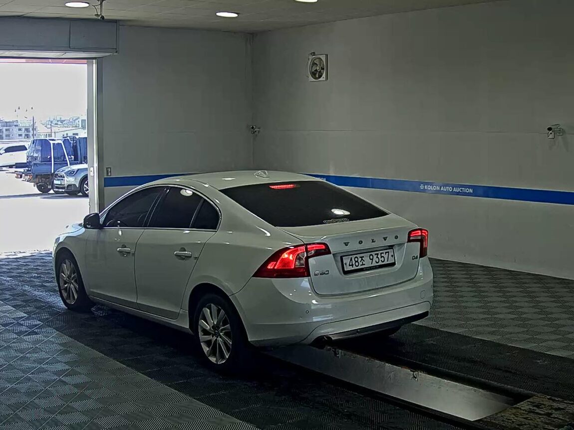 VOLVO S60 (2ND GEN) D2 2015 - zdjęcie 6