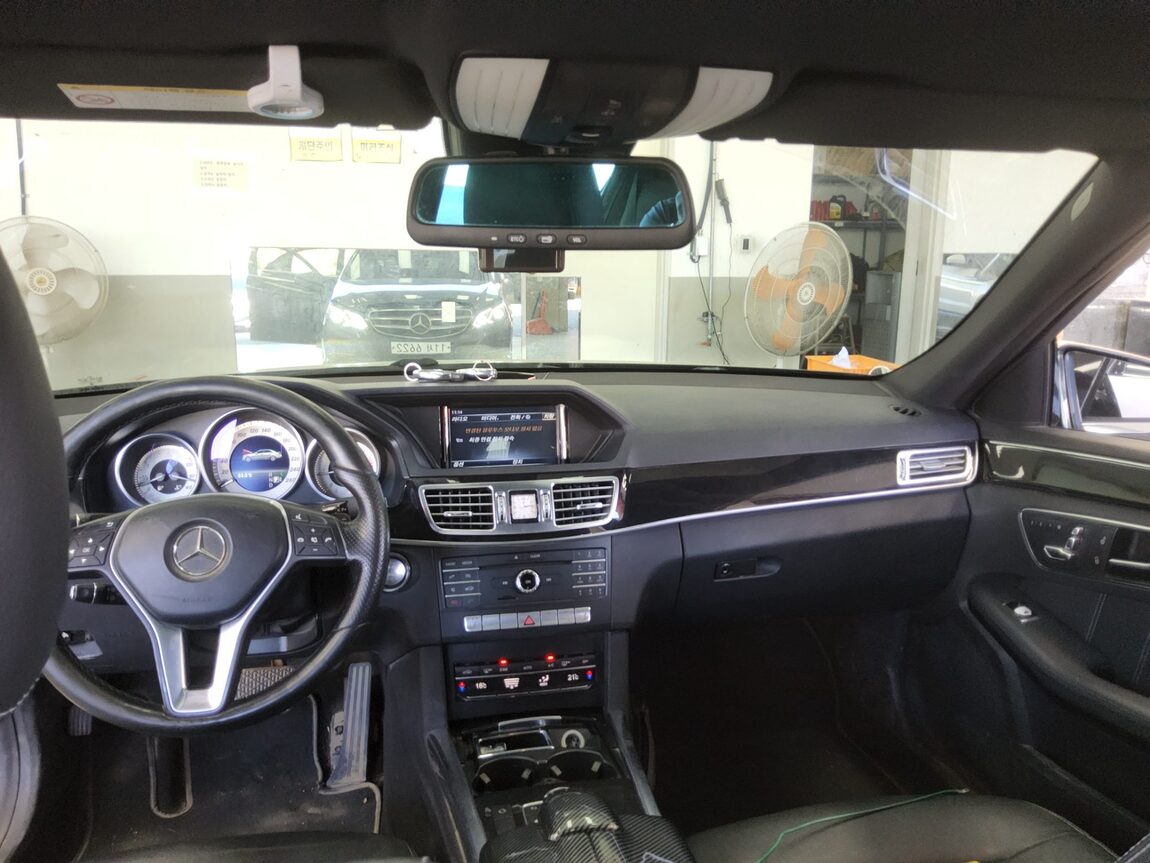 MERCEDES-BENZ E-CLASS (4TH GEN) E220 CDI AVANTGARDE 2016 - zdjęcie 11