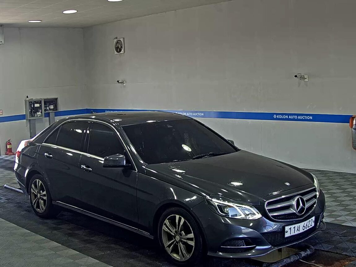 MERCEDES-BENZ E-CLASS (4TH GEN) E220 CDI AVANTGARDE 2016 - zdjęcie 3
