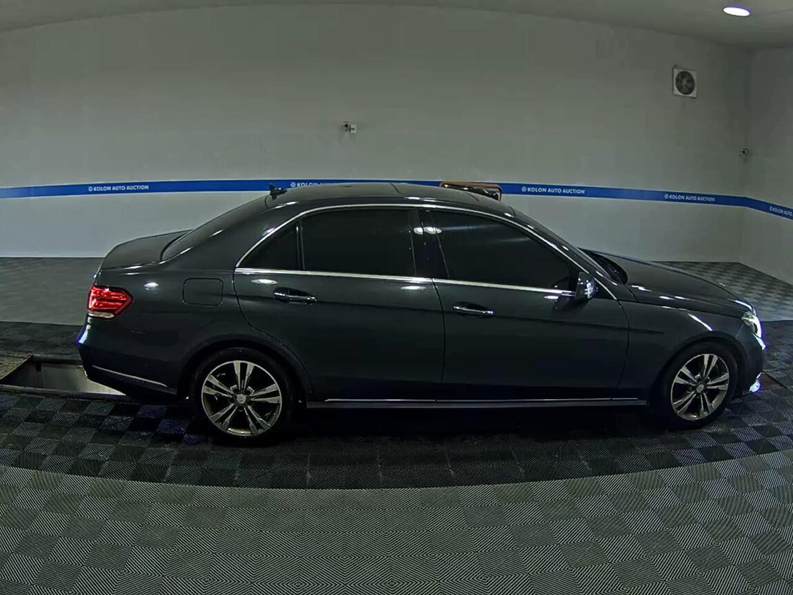 MERCEDES-BENZ E-CLASS (4TH GEN) E220 CDI AVANTGARDE 2016 - zdjęcie 4