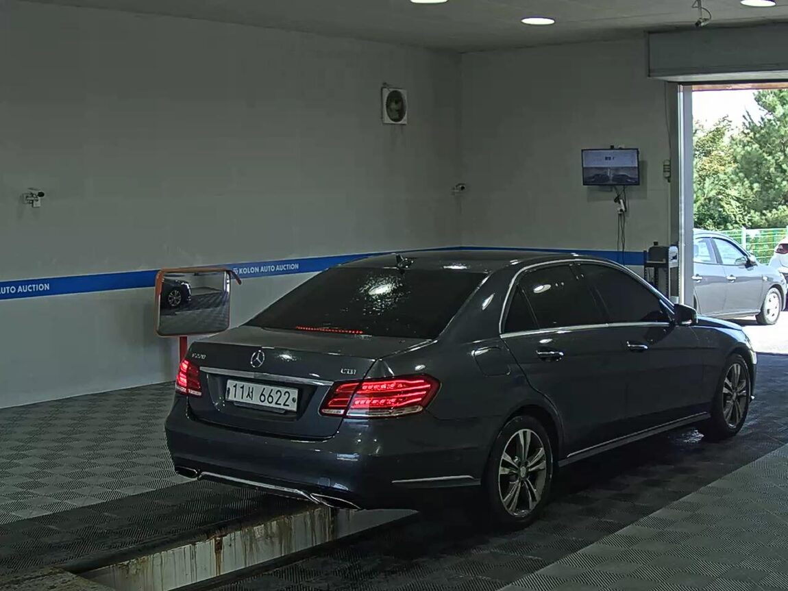 MERCEDES-BENZ E-CLASS (4TH GEN) E220 CDI AVANTGARDE 2016 - zdjęcie 5