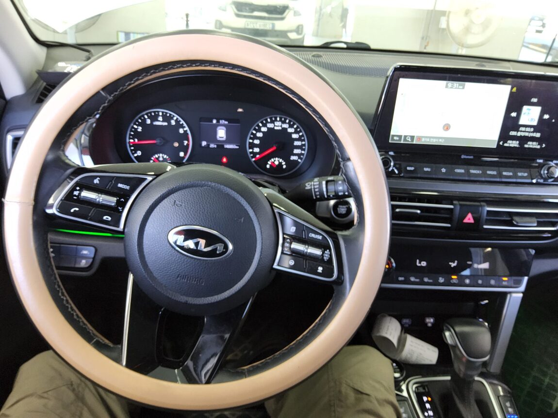 KIA SELTOS 1.6 GASOLINE 2WD SIGNATURE 2022 - zdjęcie 17
