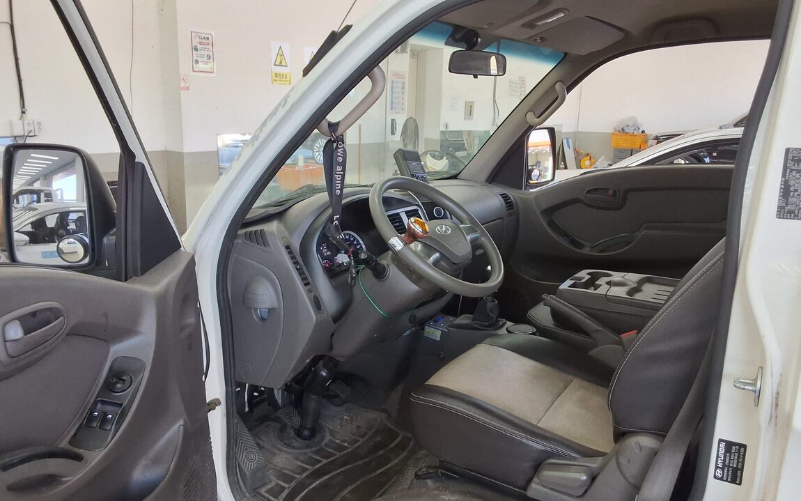 HYUNDAI PORTER II HIGH-ROOF FREEZER BOX TRUCK SUPER CAB TWIN COMPRESSOR 2018 - zdjęcie 10