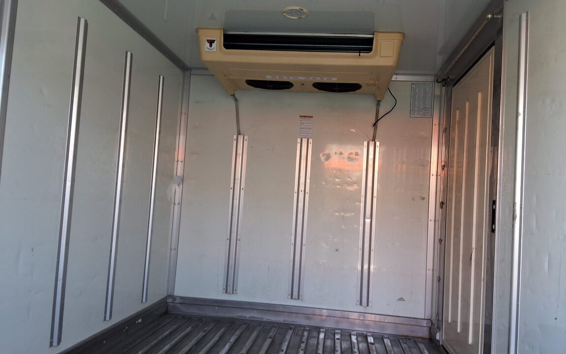 HYUNDAI PORTER II HIGH-ROOF FREEZER BOX TRUCK SUPER CAB TWIN COMPRESSOR 2018 - zdjęcie 17