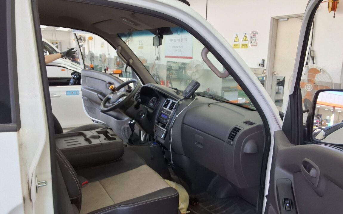 HYUNDAI PORTER II HIGH-ROOF FREEZER BOX TRUCK SUPER CAB TWIN COMPRESSOR 2018 - zdjęcie 11