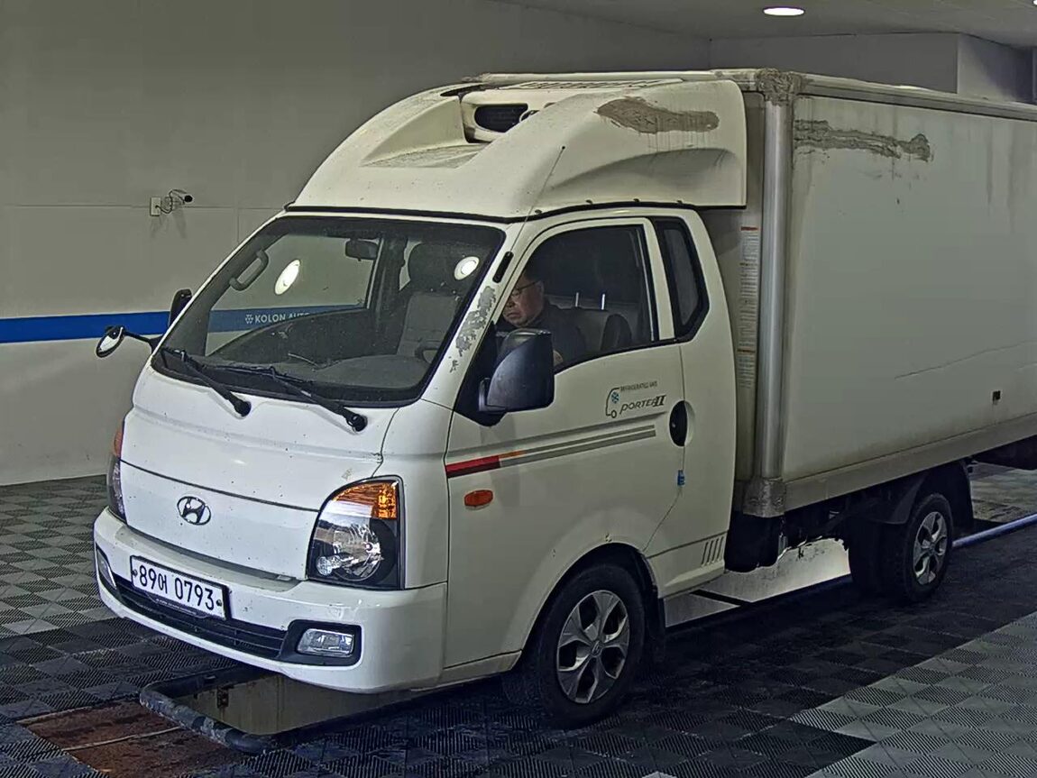 HYUNDAI PORTER II HIGH-ROOF FREEZER BOX TRUCK SUPER CAB TWIN COMPRESSOR 2018 - zdjęcie 2