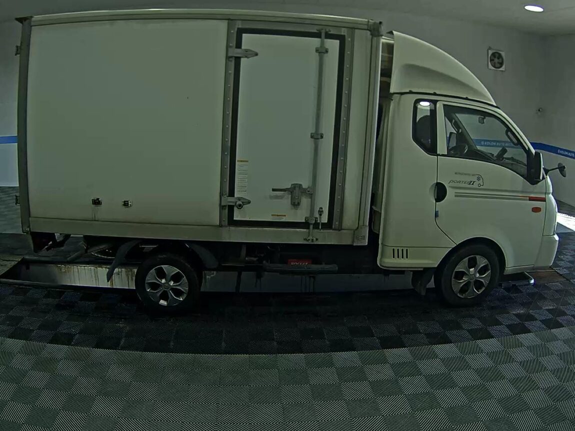 HYUNDAI PORTER II HIGH-ROOF FREEZER BOX TRUCK SUPER CAB TWIN COMPRESSOR 2018 - zdjęcie 4