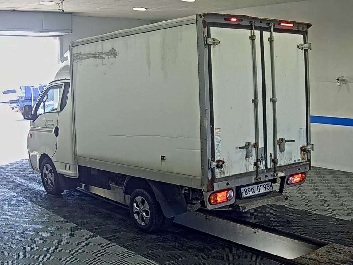 HYUNDAI PORTER II HIGH-ROOF FREEZER BOX TRUCK SUPER CAB TWIN COMPRESSOR 2018 - zdjęcie 6
