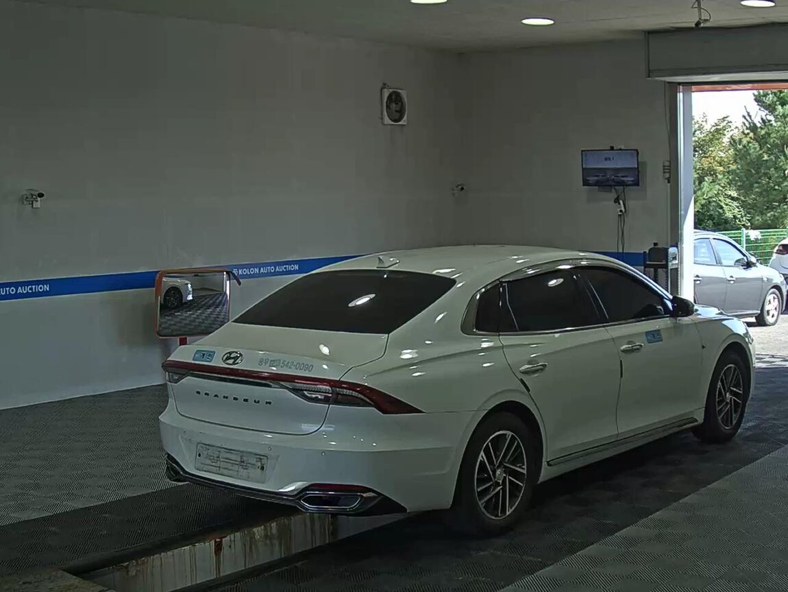 HYUNDAI THE NEW GRANDEUR IG LPi 3.0 BUSINESS PREMIUM MODEL TYPE 2022 - zdjęcie 5