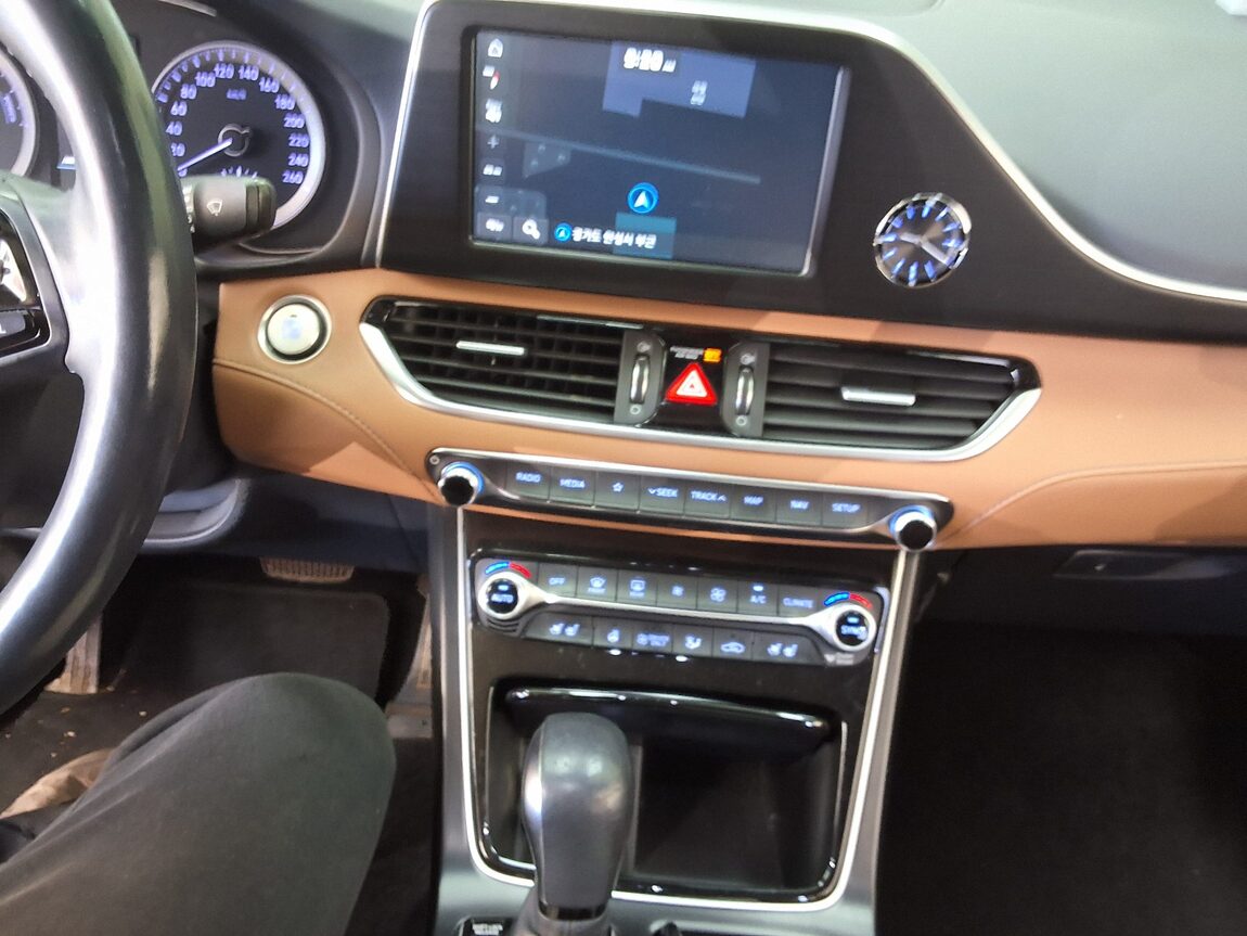 HYUNDAI GRANDEUR IG HYBRID 2.4 HEV EXCLUSIVE SPECIAL 2019 - zdjęcie 23