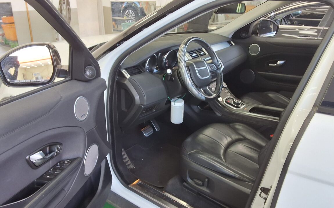 LAND ROVER RANGE ROVER EVOQUE 2.0 TD4 SE 2018 - zdjęcie 10