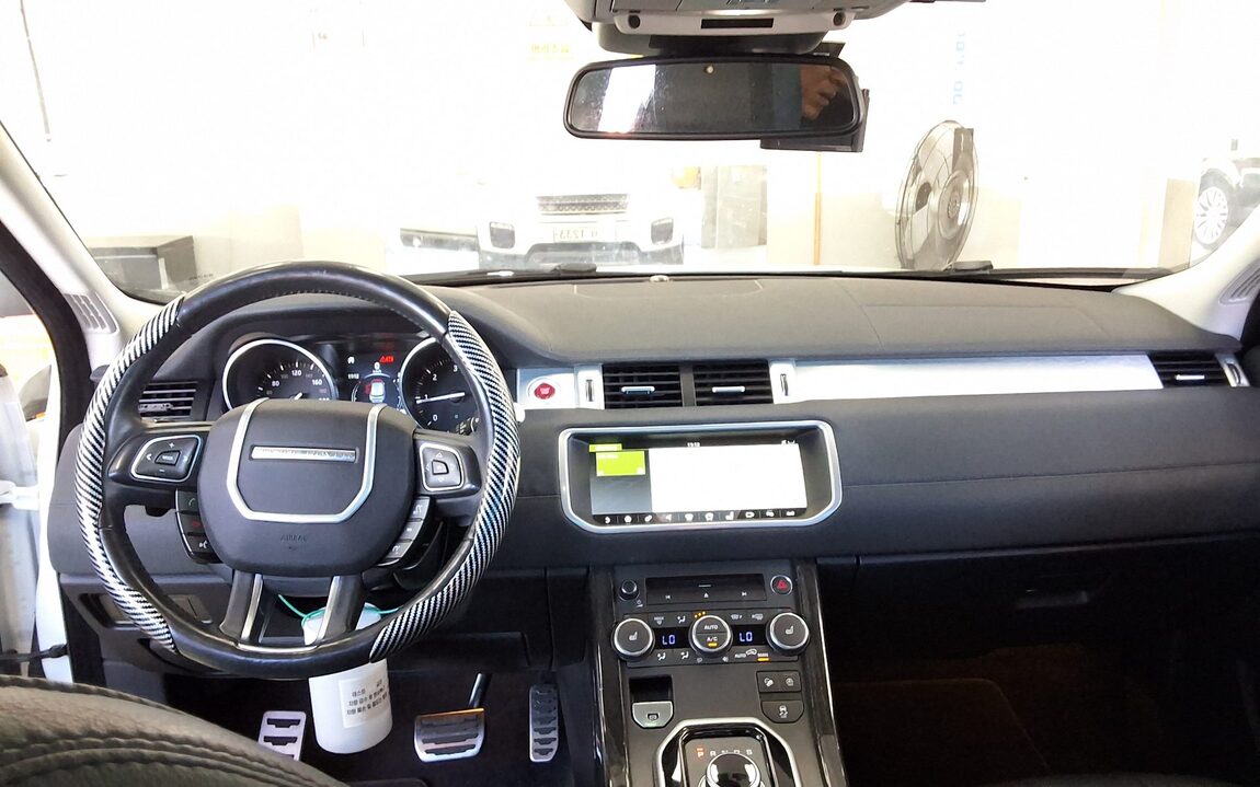 LAND ROVER RANGE ROVER EVOQUE 2.0 TD4 SE 2018 - zdjęcie 11