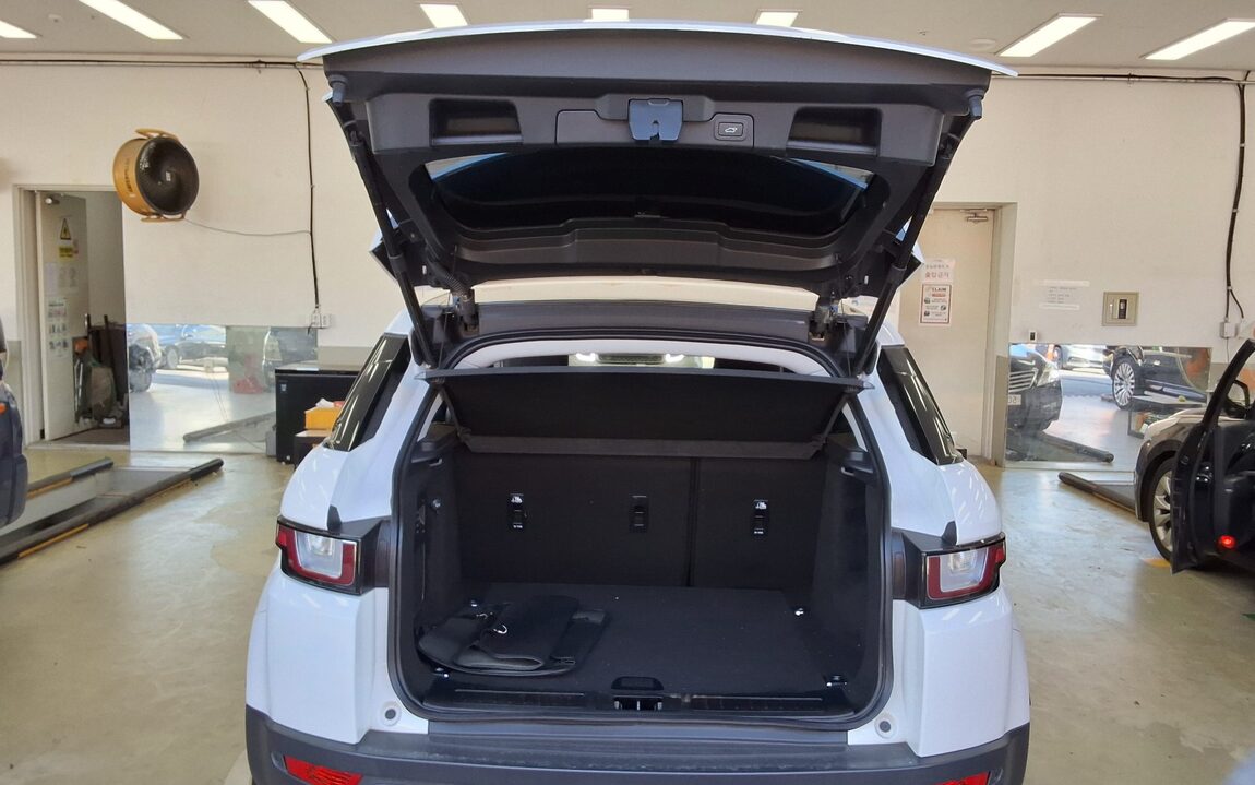 LAND ROVER RANGE ROVER EVOQUE 2.0 TD4 SE 2018 - zdjęcie 15