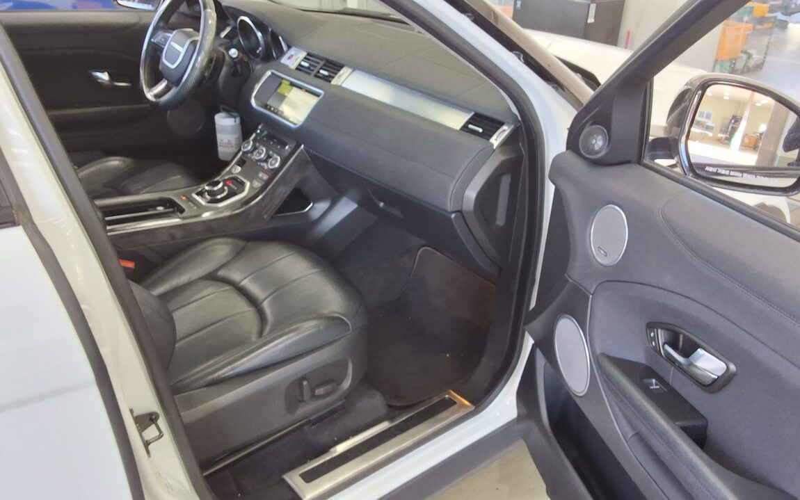 LAND ROVER RANGE ROVER EVOQUE 2.0 TD4 SE 2018 - zdjęcie 14