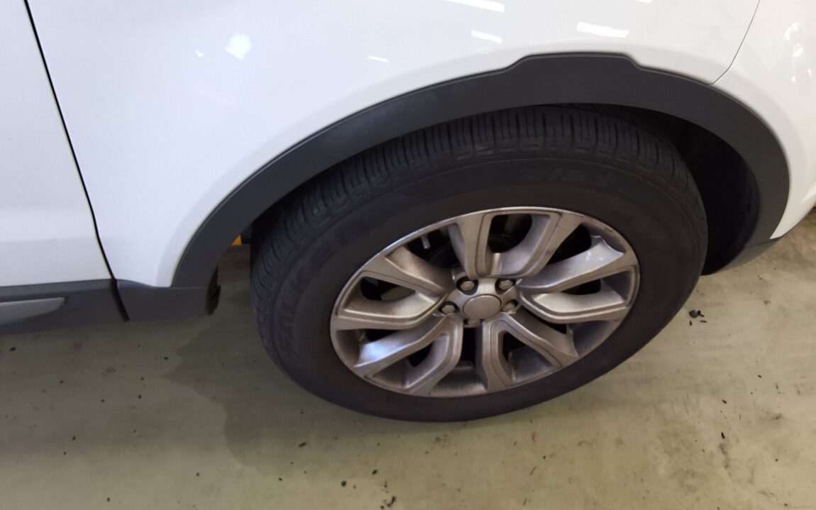 LAND ROVER RANGE ROVER EVOQUE 2.0 TD4 SE 2018 - zdjęcie 25
