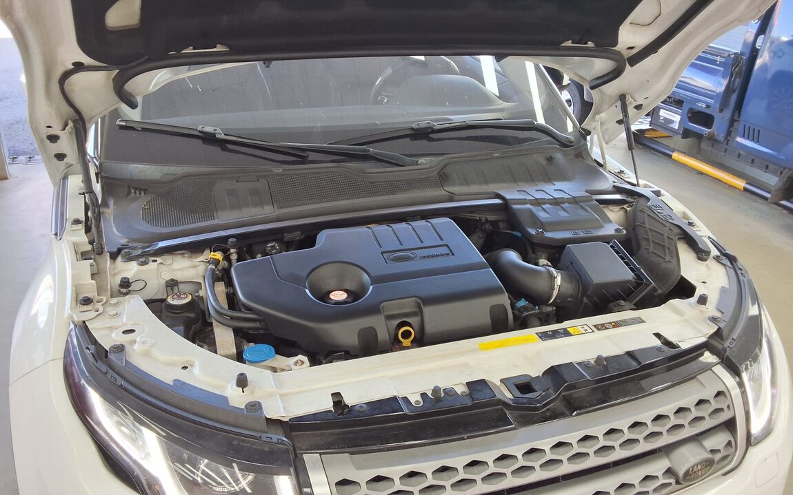 LAND ROVER RANGE ROVER EVOQUE 2.0 TD4 SE 2018 - zdjęcie 21