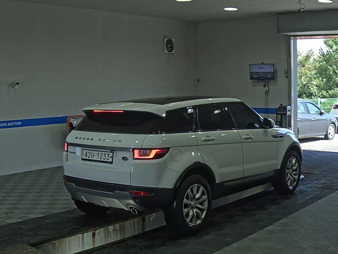 LAND ROVER RANGE ROVER EVOQUE 2.0 TD4 SE 2018 - zdjęcie 5