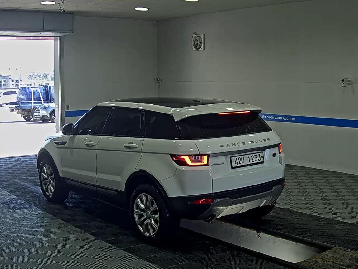 LAND ROVER RANGE ROVER EVOQUE 2.0 TD4 SE 2018 - zdjęcie 6