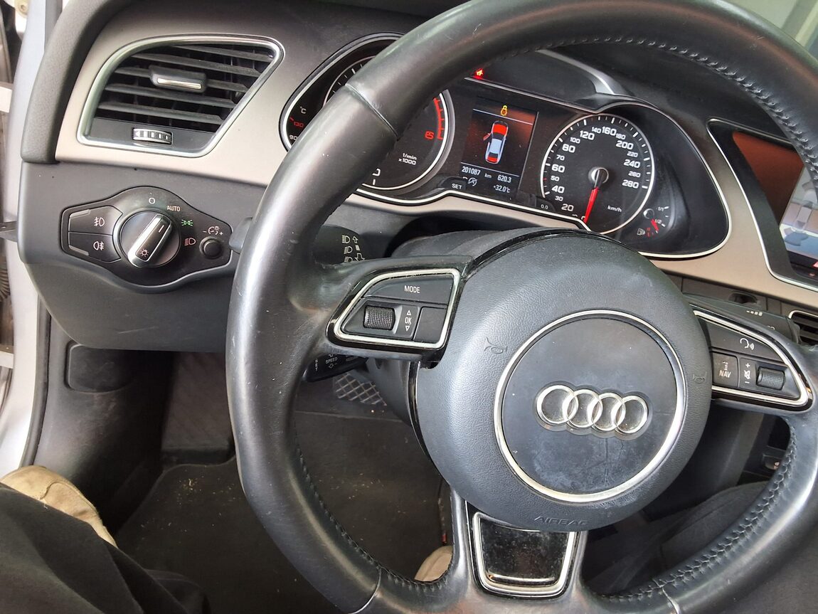 AUDI A4 (4TH GEN) 30 TDI DYNAMIC 2015 - zdjęcie 23
