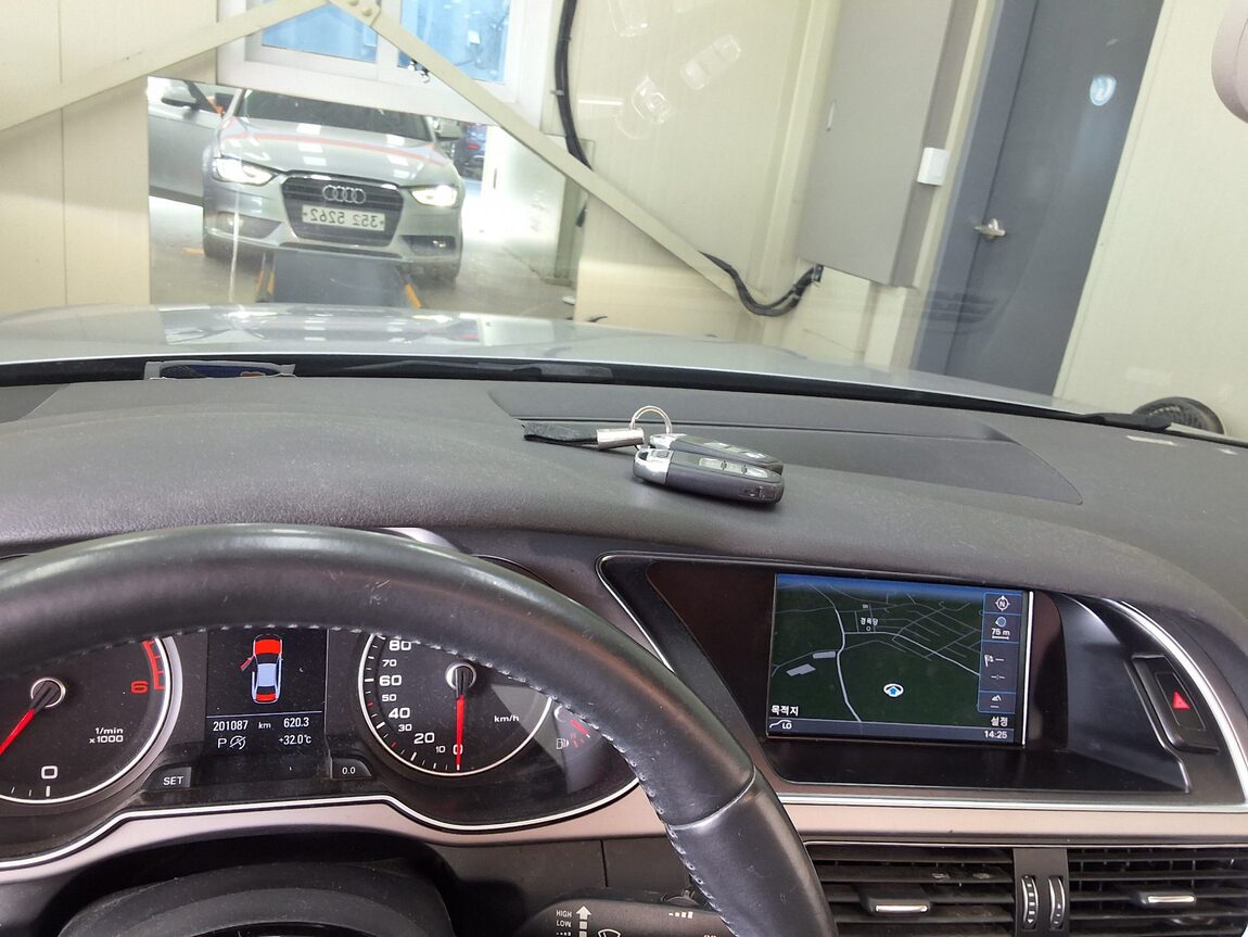 AUDI A4 (4TH GEN) 30 TDI DYNAMIC 2015 - zdjęcie 25