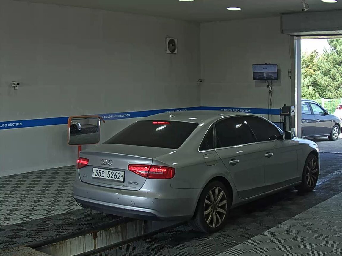 AUDI A4 (4TH GEN) 30 TDI DYNAMIC 2015 - zdjęcie 5