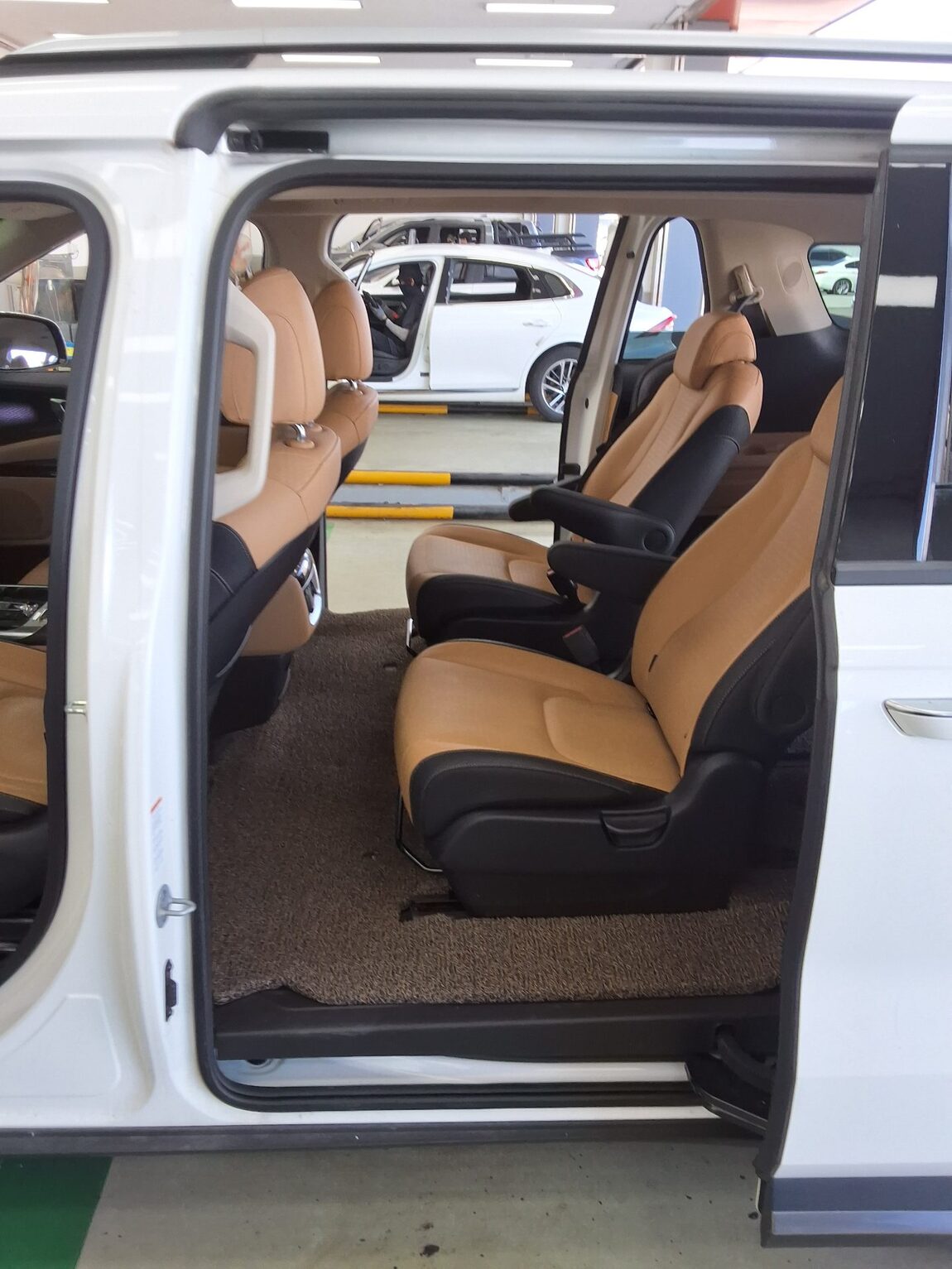 KIA NEW CARNIVAL (KA4) 9-SEATER DIESEL SIGNATURE 2023 - zdjęcie 13
