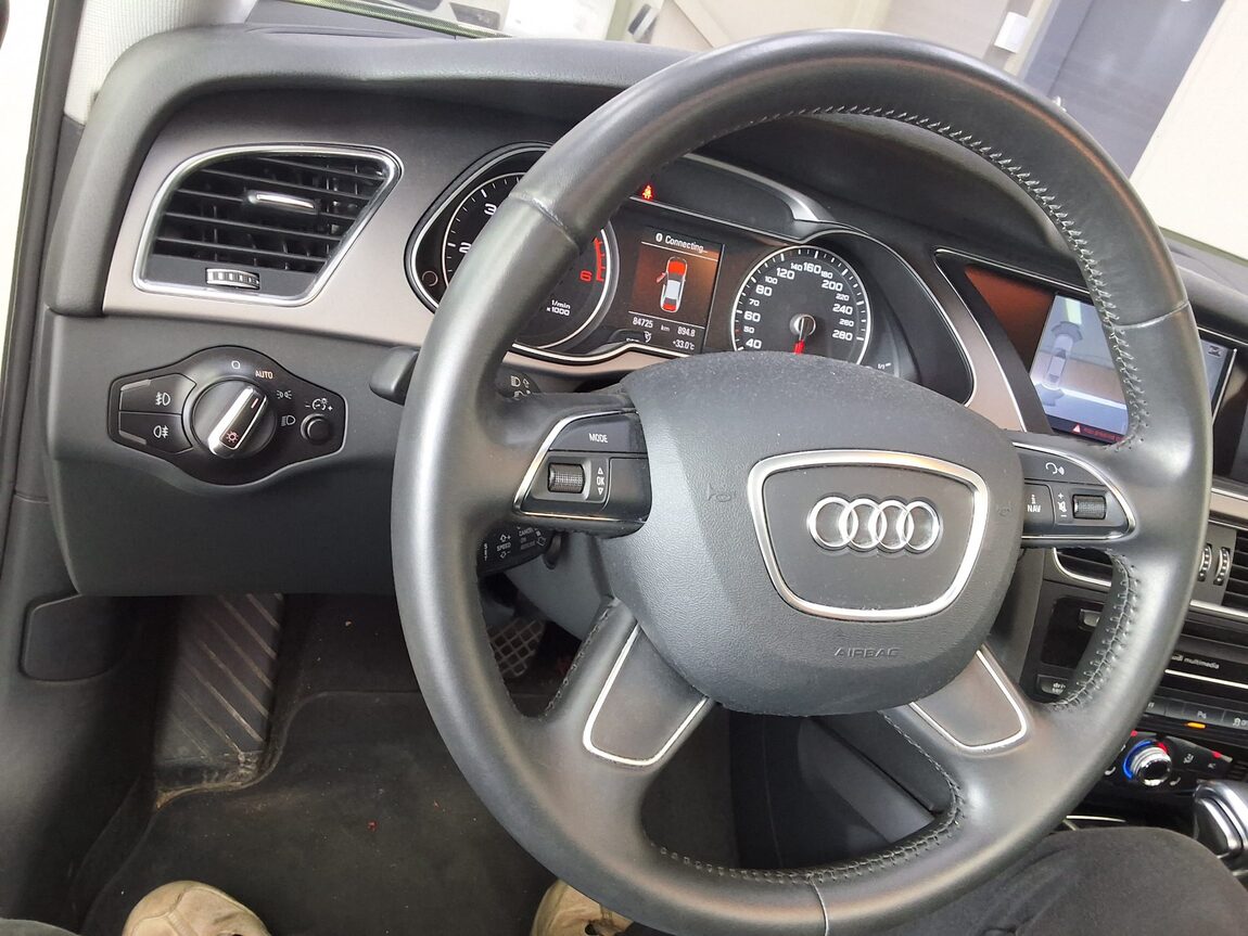 AUDI A4 (4TH GEN) 2.0 TDI QUATTRO DYNAMIC 2014 - zdjęcie 23