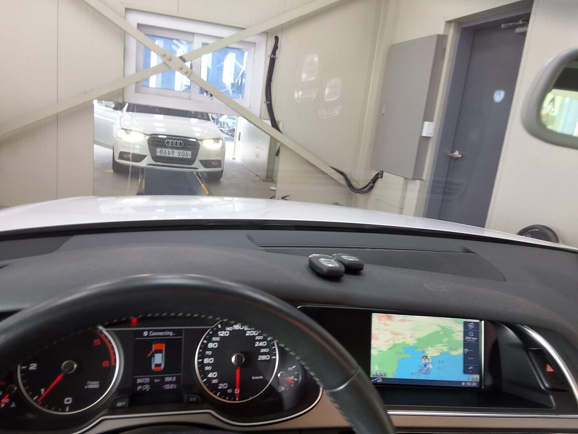 AUDI A4 (4TH GEN) 2.0 TDI QUATTRO DYNAMIC 2014 - zdjęcie 25