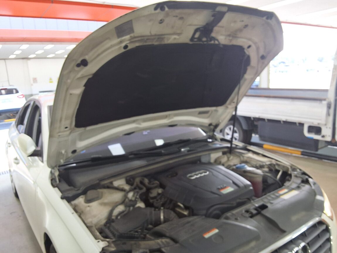 AUDI A4 (4TH GEN) 2.0 TDI QUATTRO DYNAMIC 2014 - zdjęcie 18