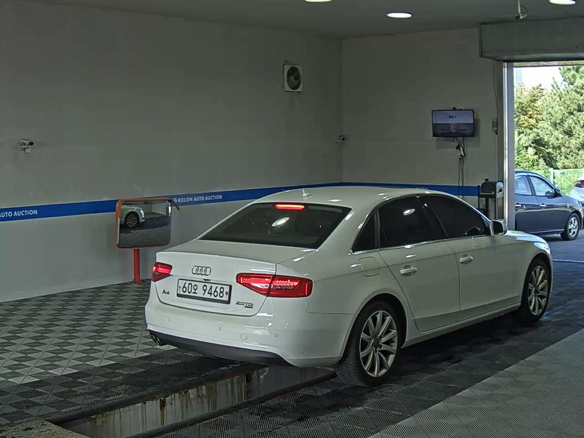 AUDI A4 (4TH GEN) 2.0 TDI QUATTRO DYNAMIC 2014 - zdjęcie 5