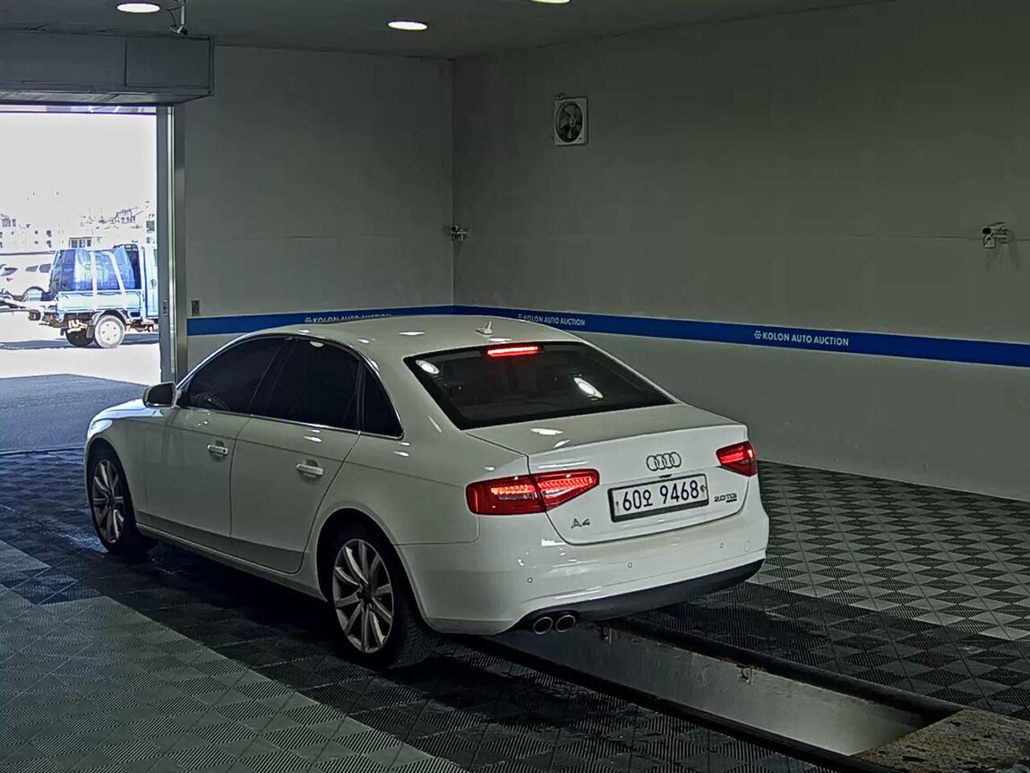 AUDI A4 (4TH GEN) 2.0 TDI QUATTRO DYNAMIC 2014 - zdjęcie 6