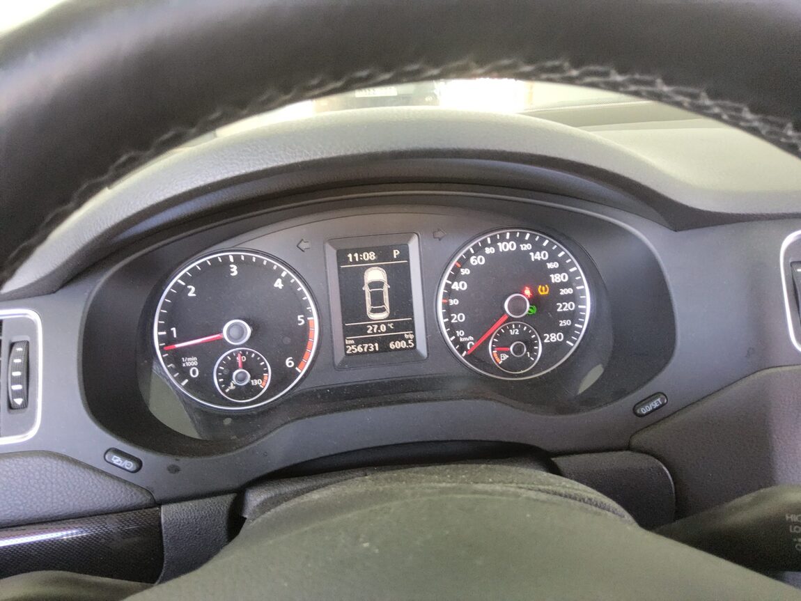 VOLKSWAGEN JETTA (6TH GEN) 2.0 TDI 2014 - zdjęcie 9