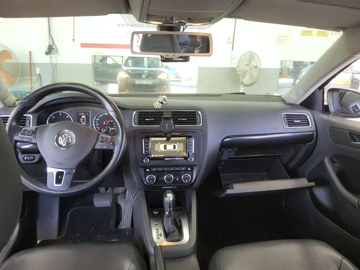 VOLKSWAGEN JETTA (6TH GEN) 2.0 TDI 2014 - zdjęcie 11