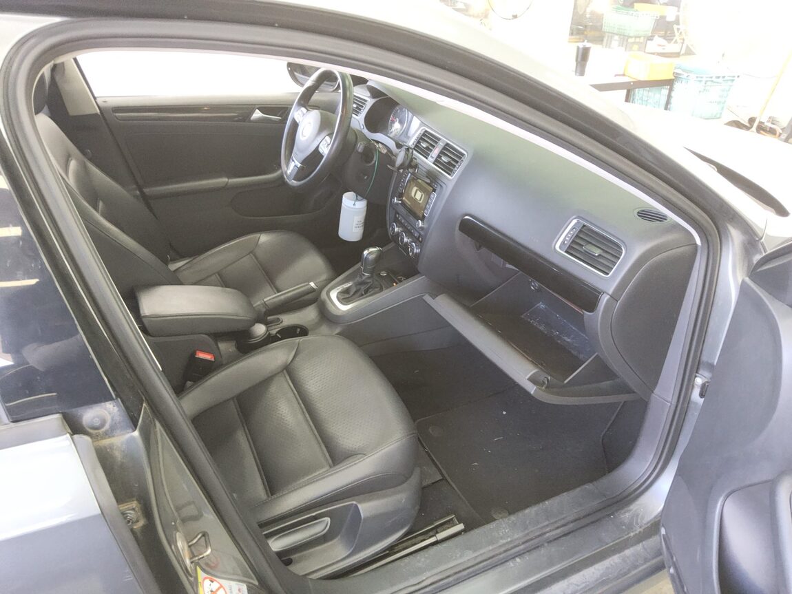 VOLKSWAGEN JETTA (6TH GEN) 2.0 TDI 2014 - zdjęcie 14