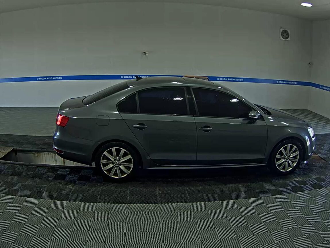 VOLKSWAGEN JETTA (6TH GEN) 2.0 TDI 2014 - zdjęcie 4