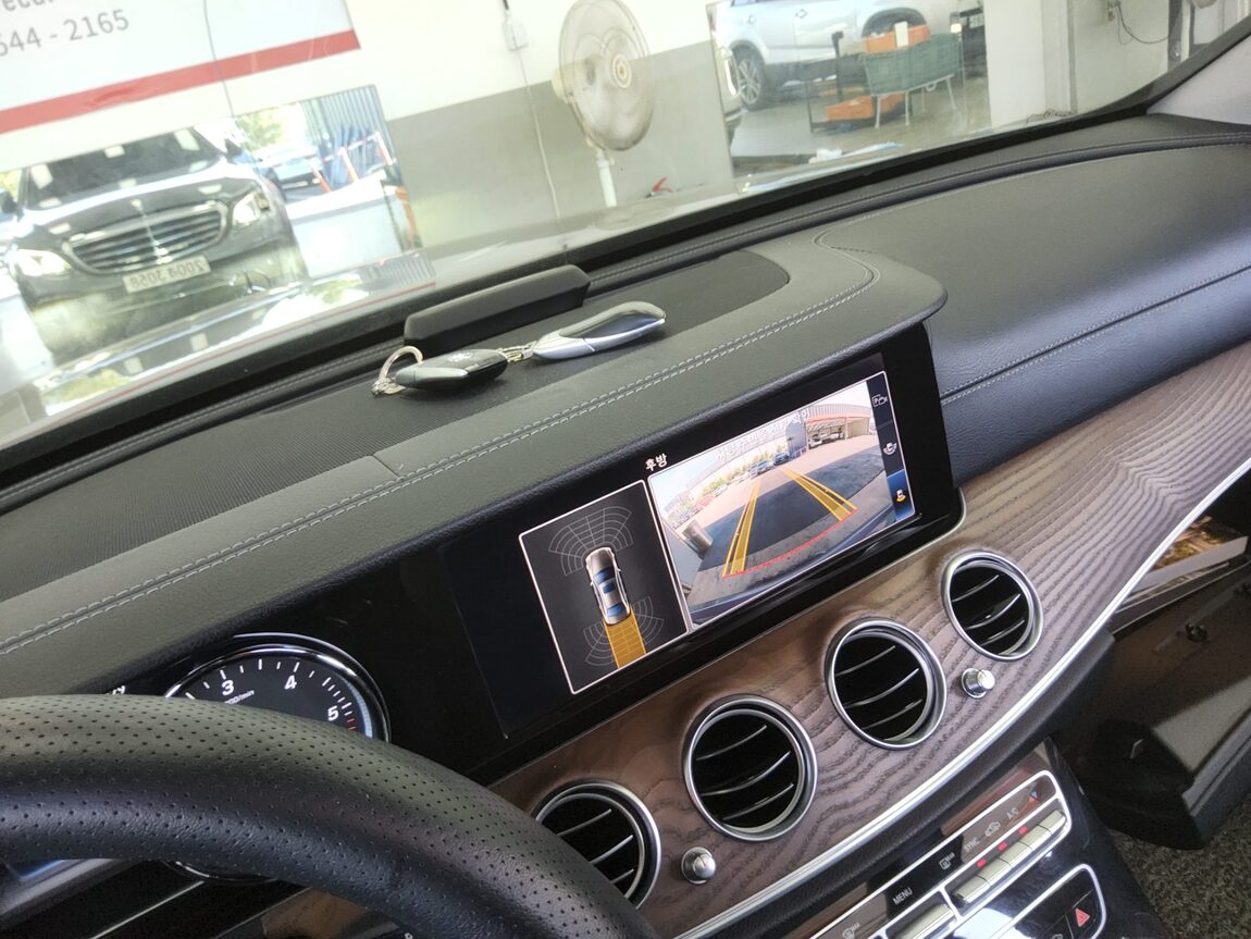 MERCEDES-BENZ E-CLASS (5TH GEN) E220d 4MATIC EXCLUSIVE 2019 - zdjęcie 18