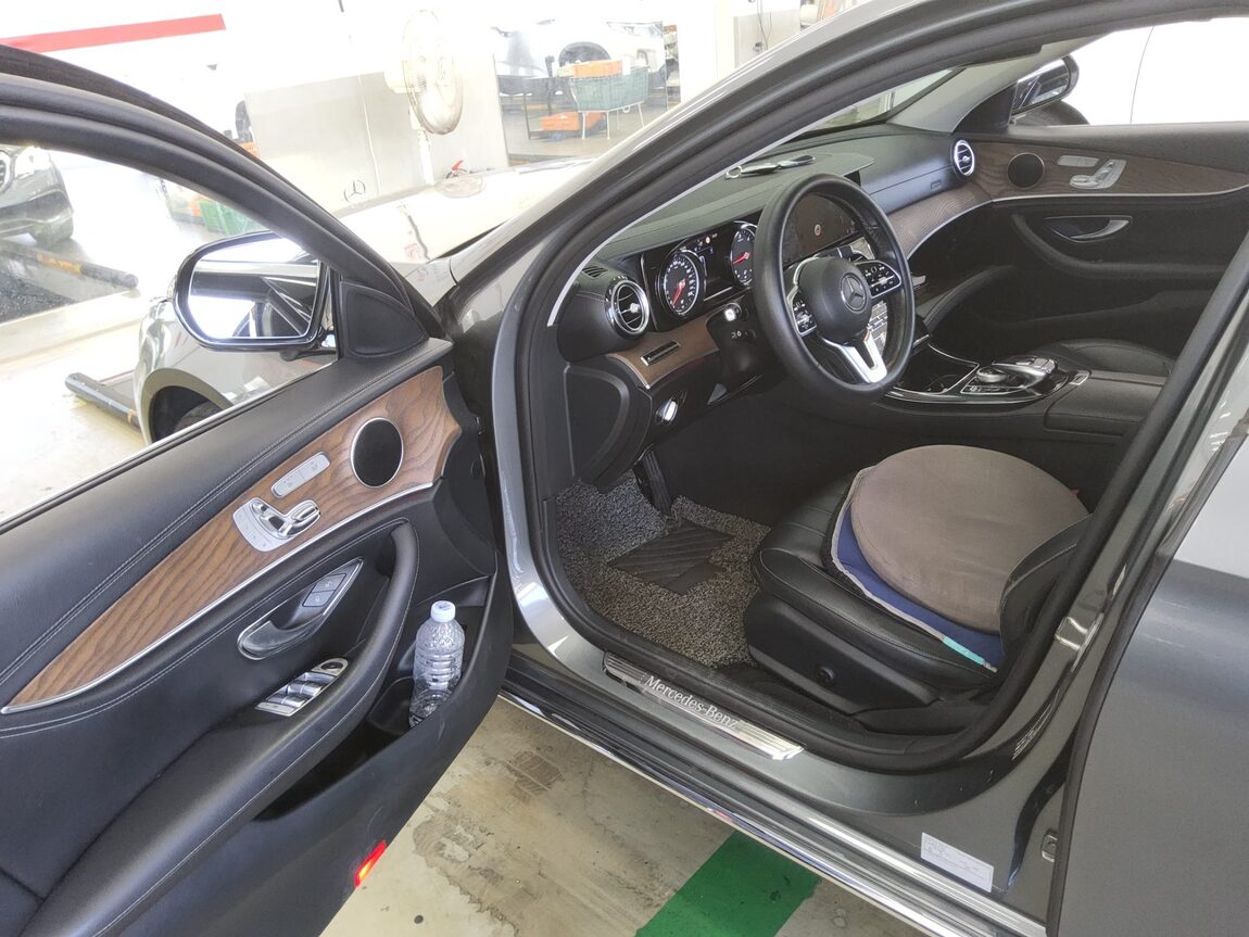 MERCEDES-BENZ E-CLASS (5TH GEN) E220d 4MATIC EXCLUSIVE 2019 - zdjęcie 10