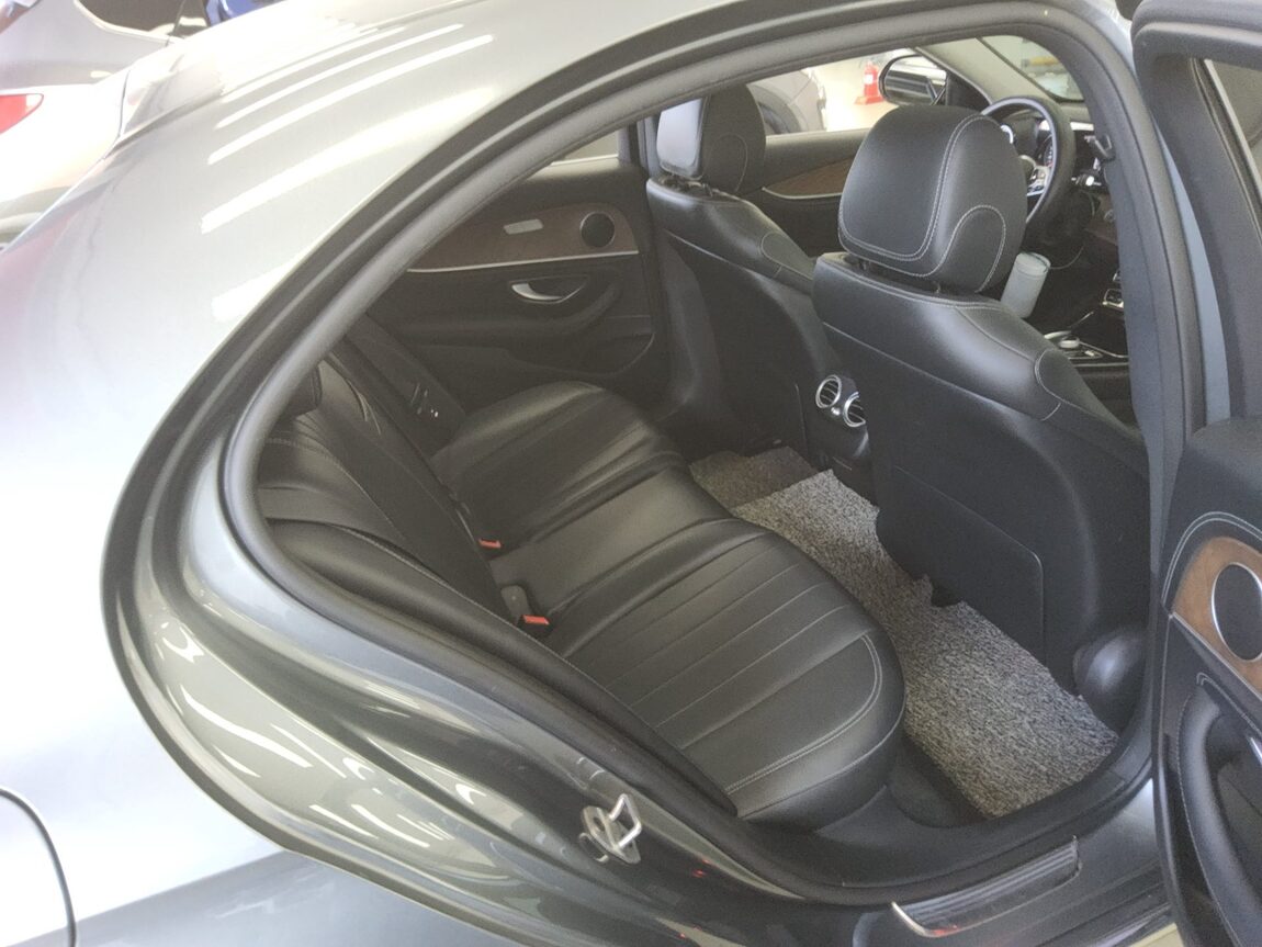 MERCEDES-BENZ E-CLASS (5TH GEN) E220d 4MATIC EXCLUSIVE 2019 - zdjęcie 13