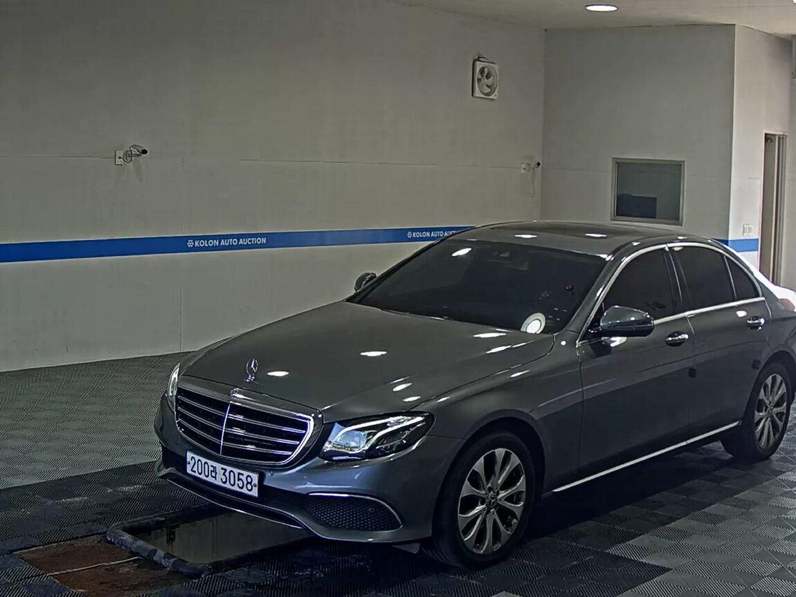 MERCEDES-BENZ E-CLASS (5TH GEN) E220d 4MATIC EXCLUSIVE 2019 - zdjęcie 2
