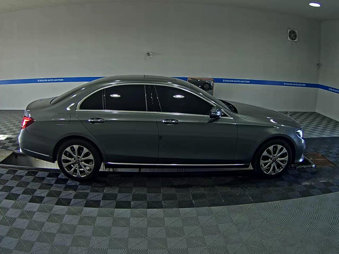 MERCEDES-BENZ E-CLASS (5TH GEN) E220d 4MATIC EXCLUSIVE 2019 - zdjęcie 4
