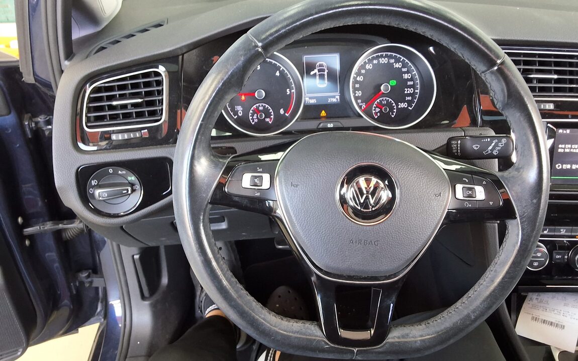 VOLKSWAGEN GOLF (7TH GEN) 2.0 TDI 2015 - zdjęcie 17