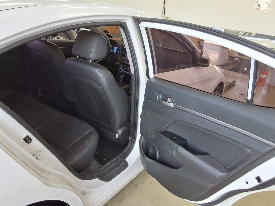 HYUNDAI AVANTE AD 1.6 GDi VALUE PLUS 2018 - zdjęcie 13
