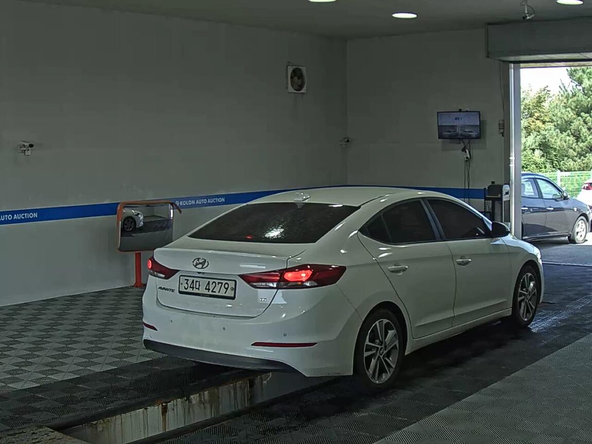 HYUNDAI AVANTE AD 1.6 GDi VALUE PLUS 2018 - zdjęcie 5