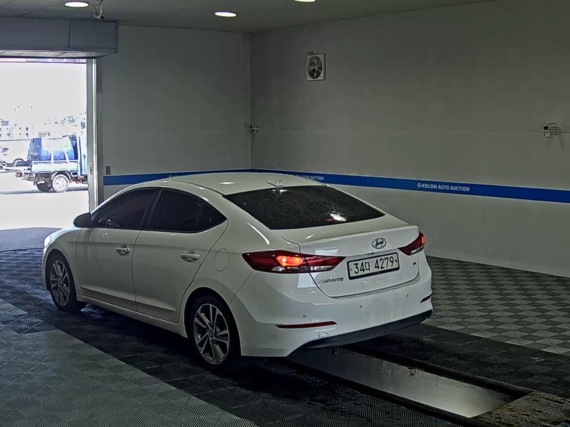 HYUNDAI AVANTE AD 1.6 GDi VALUE PLUS 2018 - zdjęcie 6