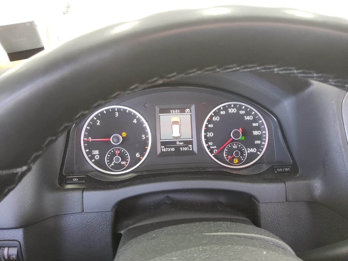 VOLKSWAGEN TIGUAN 2.0 TDI BLUEMOTION PREMIUM 2012 - zdjęcie 9
