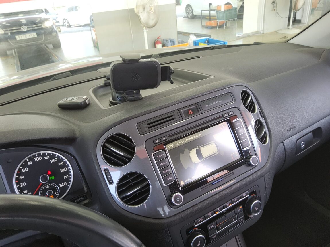 VOLKSWAGEN TIGUAN 2.0 TDI BLUEMOTION PREMIUM 2012 - zdjęcie 17