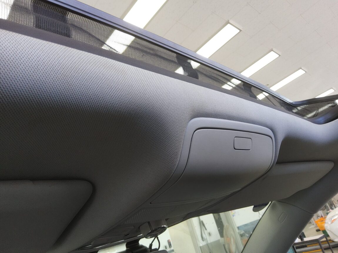 VOLKSWAGEN TIGUAN 2.0 TDI BLUEMOTION PREMIUM 2012 - zdjęcie 18