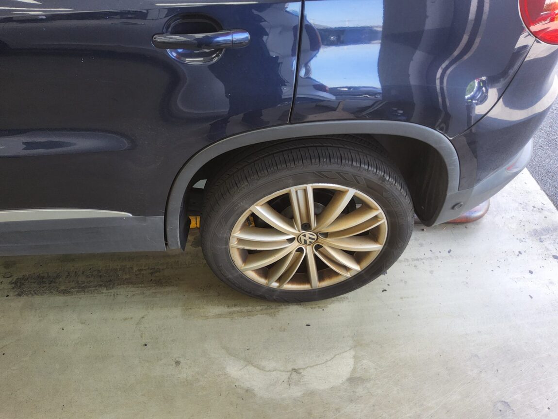VOLKSWAGEN TIGUAN 2.0 TDI BLUEMOTION PREMIUM 2012 - zdjęcie 22