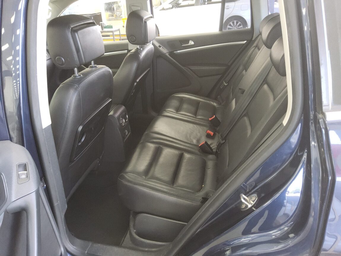 VOLKSWAGEN TIGUAN 2.0 TDI BLUEMOTION PREMIUM 2012 - zdjęcie 12